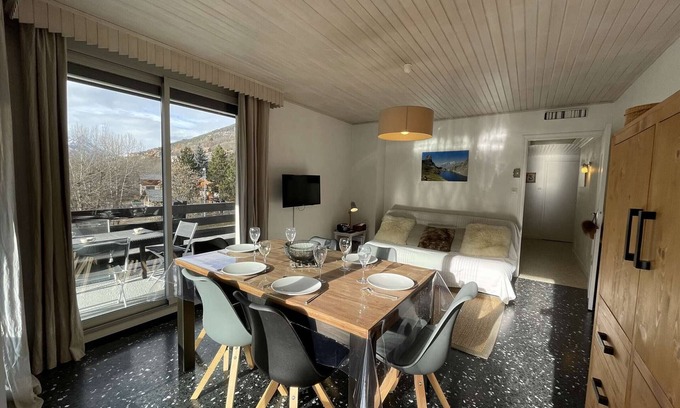 Saint-Chaffrey Apartment | Elegant 2-Bedroom Apartment in Saint-Chaffrey for Families