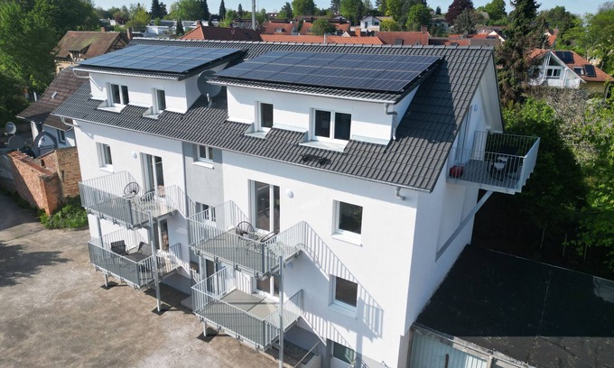 Lahr House | Inviting 3-Room Apartment with Balcony at Gästehaus Cozy Homes