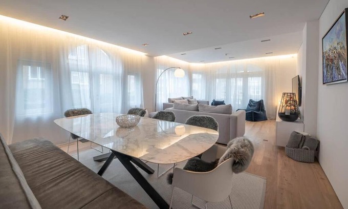 Knokke Villa | Inviting 3BD House with Private Terrace & Child-Friendly Space