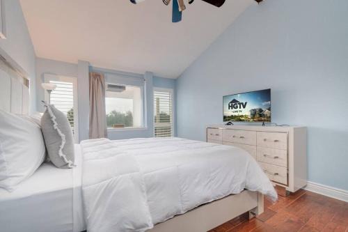 Point Venture House | Inviting Lake Travis 3BR House with Pool & Pet-Friendly Options