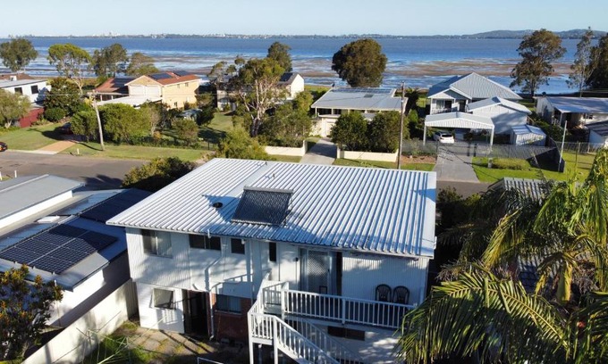 Chittaway Bay House | Inviting 3BR House Steps from the Lake - Family Friendly