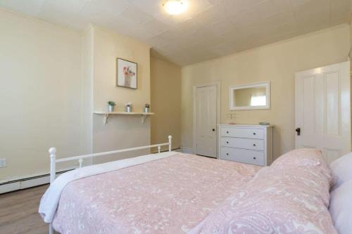 Saint John House | Cozy 3BR Loft in Heart of Uptown - Parking & Coffe