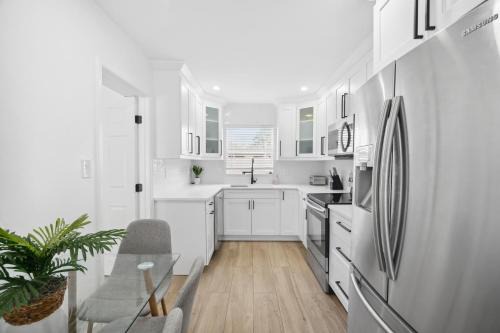 Sun Bay South House | Pet-Friendly Tyson Hotel, 5 Min from Bayshore Blvd