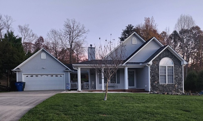 Graham House | Pet-Friendly Escape with Small-Town Appeal and Top Ratings