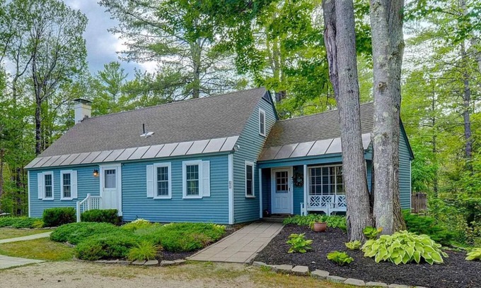 Intervale House | Inviting 4-Bedroom Retreat in North Conway with Amenities