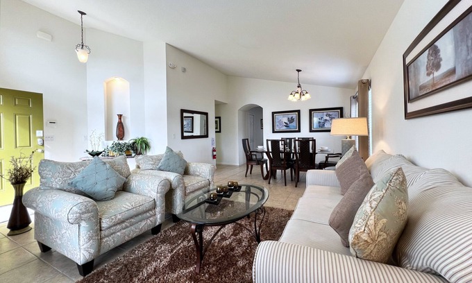 Veranda Palms House | Inviting 4 Bed Home with Pool and Game Room for Families