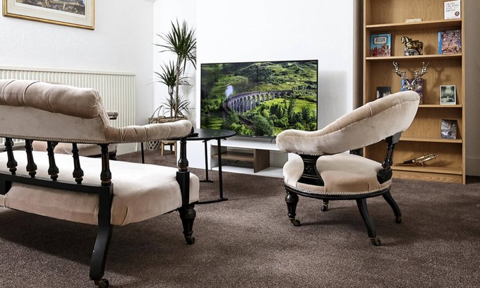 Richmond-upon-Thames Cottage | Cozy 4-bed Cottage Garden Walk to River Thames