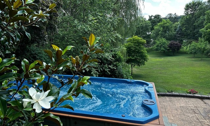Annville House | Inviting 4-Bedroom Retreat with Hot Tub Near Hershey Attractions