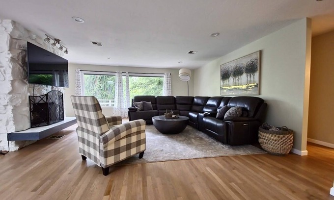 Oak Harbor House | Family-Friendly 4 Bedroom Retreat Near Deception Pass