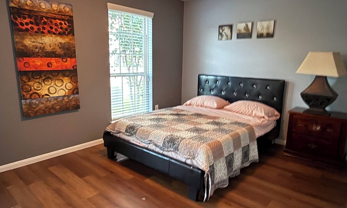 Katy House | Cozy 4-bedroom home in Katy with water view