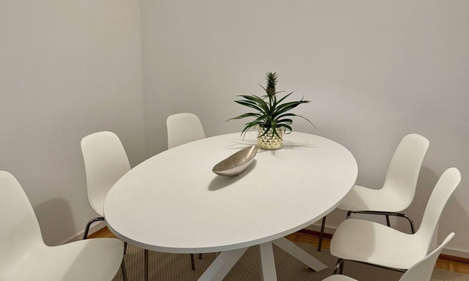 Hamburg-St. Georg Apartment | Cozy 4-room house with garden near Hamburg City