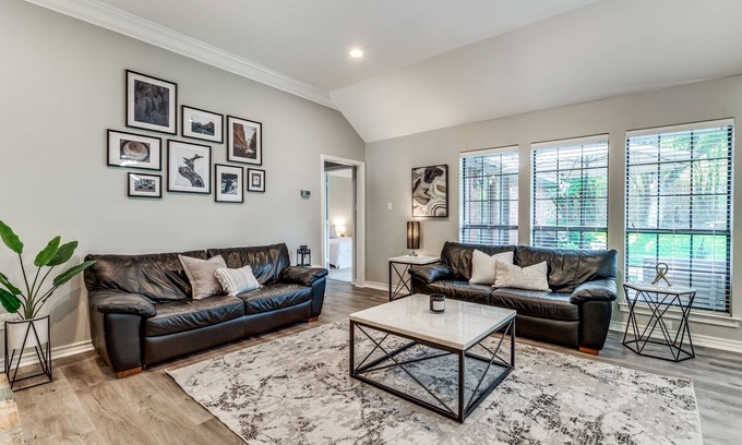 Fort Worth House | Family-Friendly 4bd/2br House near Mira Vista Awaits You!