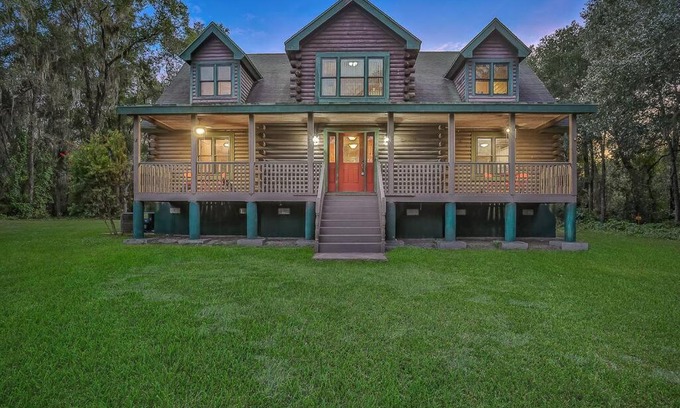 Florahome Apartment | Inviting 4BR Cabin on 11 Acres with Pool and BBQ Access
