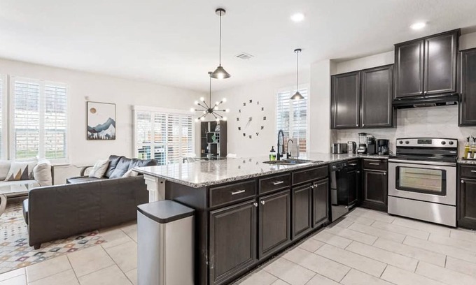 Austin House | Inviting 4BR House Near Cota DT with Fast Wifi & Breakfast