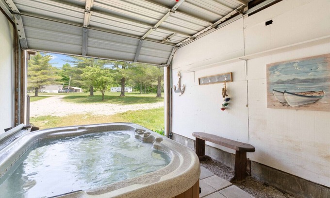 Taswell House | Pet-Friendly 5-Bedroom Retreat Near Patoka Lake!