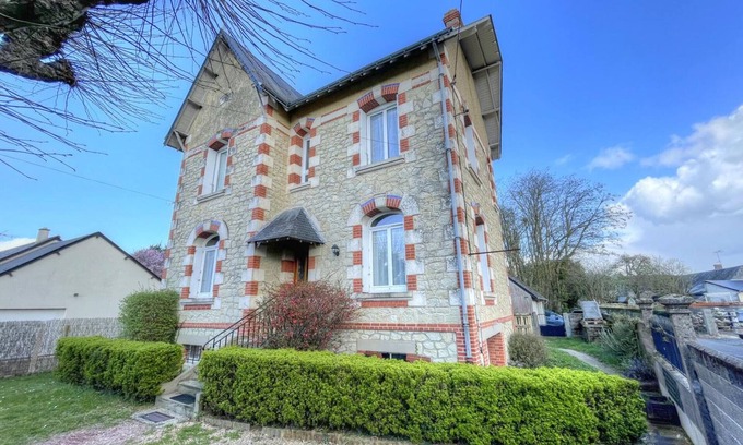 Sepmes Cottage | Family-Friendly Gite Sepmes: 5 Bedrooms for Memorable Stays
