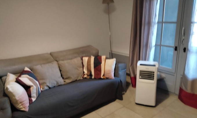 Saintes-Maries-de-la-Mer Apartment | Cozy Apartment Steps from the Beach with Ocean View