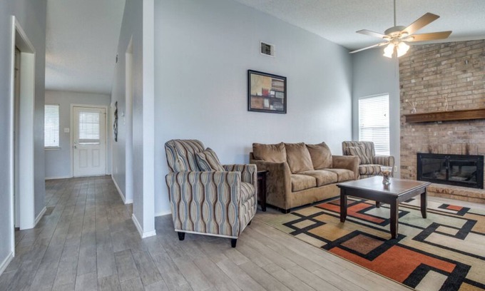 Frisco House | Serene Hotel Stay Near Downtown Frisco & Toyota Stadium