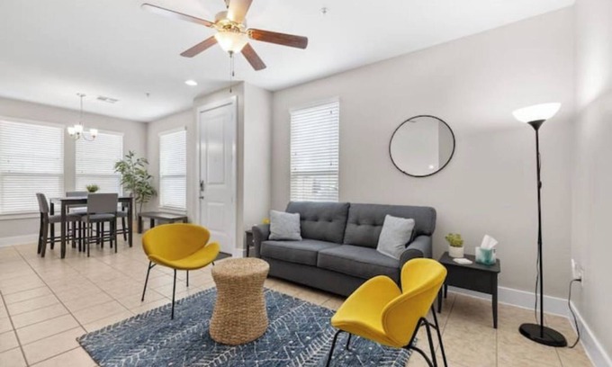 Georgetown House | Budget-Friendly 3BR Townhouse with Private Yard in Georgetown