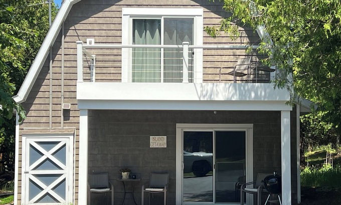 Drummond Cottage | Budget-Friendly Cottage with Pool Near Shopping & Trails