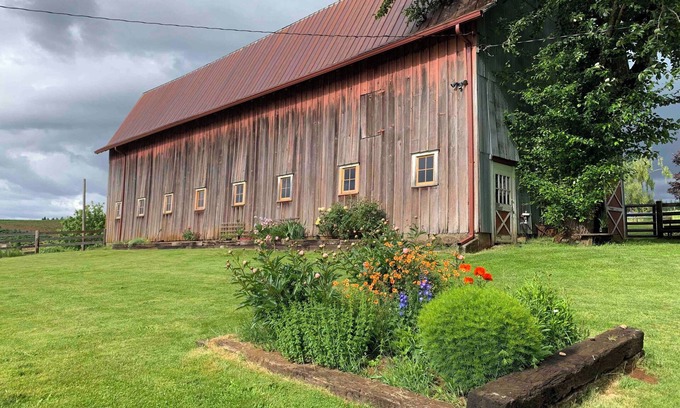 Molalla House | Cozy Airstream Glamping Getaway one hour from Portland, Oregon