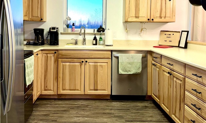 Badger House | Inviting Alaskan Retreat: 3BR Home with Aurora Views