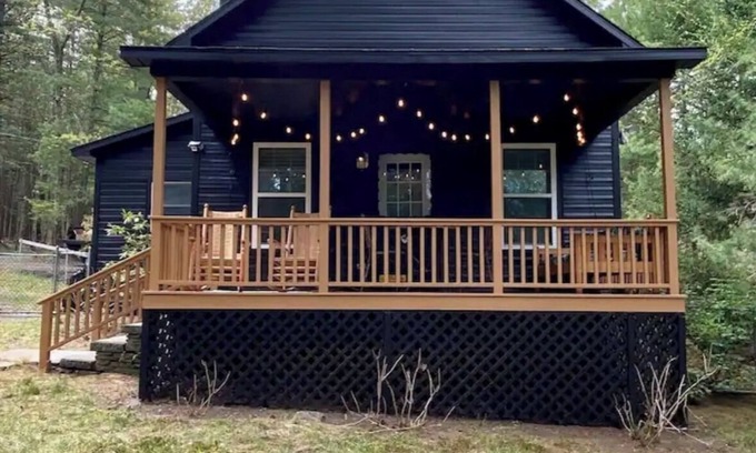 Tafton House | Cozy all season cabin w/private boathouse & dock!