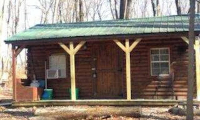 McArthur Cabin | Inviting Amish Log Cabin with Grill, Fire Pit & High-Speed WiFi