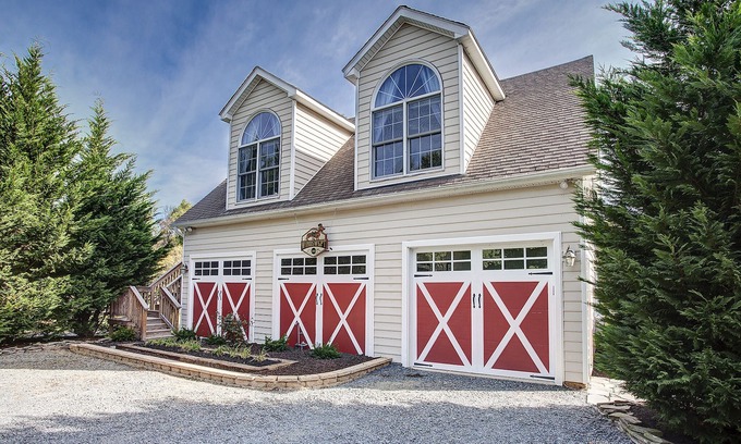 Round Hill Cottage | Charming Wine Country Cottage with Treehouse & Pond Escape