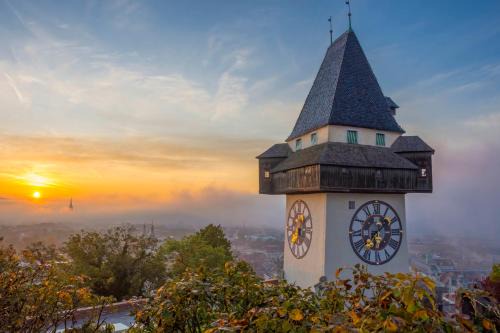 Graz City Centre Apartment | Cozy and Calm - Historic City Center with Free Parking by HERO HOMES