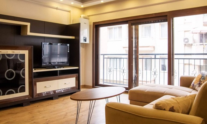 Karsiyaka Apartment | Cozy and Central Flat near Shore in Karsiyaka