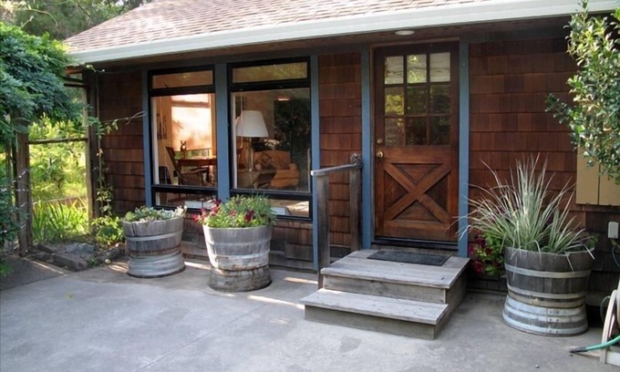 Freestone Apartment | Inviting Apple Blossom Retreat with Hot Tub & Ocean Views