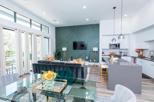 OST - South Union House | Cozy and Chic 3BR Retreat in Downtown Houston