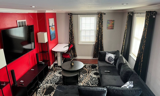 Towson House | Inviting Four Bedroom Retreat with Spa and Hot Tub Access
