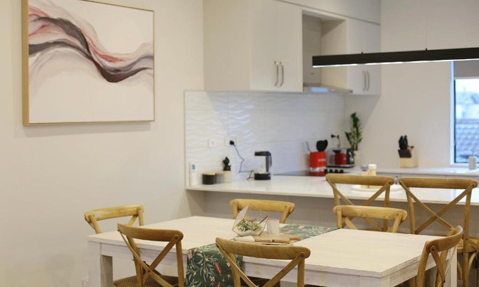 Sandringham Apartment | Inviting Three-Storey Building with a 9.3/10 Guest Rating
