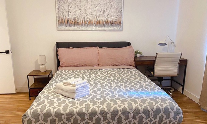 Canyon Gate Bed & Breakfast | Perfectly Positioned Single Bedroom with Spa and Hot Tub