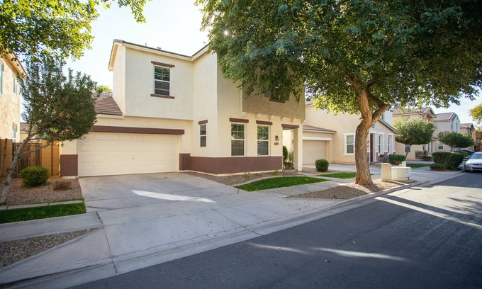 Gilbert House | Inviting 2-Story Home in Gilbert with Pool & Family Amenities