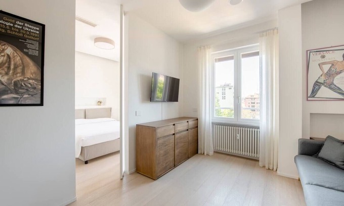 Porta Genova Apartment | Elegant Two-Room Apartment with Spa in City Center