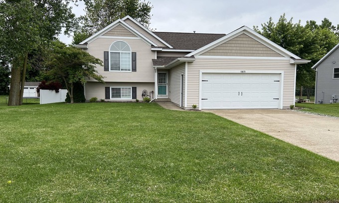 Allendale House | Family-Friendly Retreat in Charming Small-Town Community