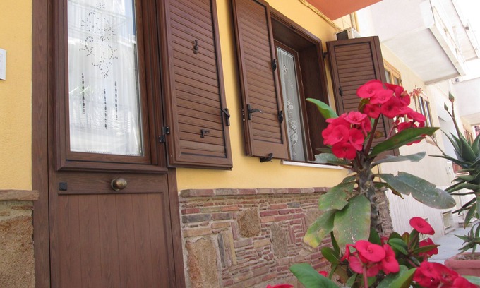 Terrasini Apartment | Charming Ground Floor Retreat in Terrasini with Kitchen