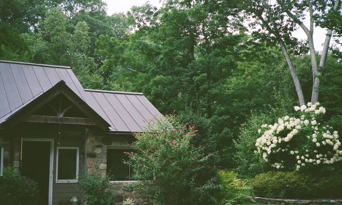 Redding Ridge Cabin | Cozy and private Connecticut cottage with Pond