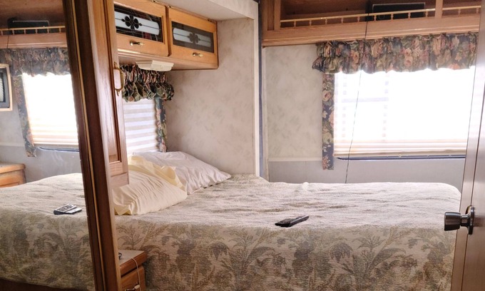 Keizer House | Private Retreat with Electric Fireplace and Pet-Friendly Perks