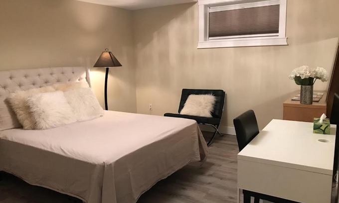 Signal Hill House | Tranquil Room with Private Bath - Guest Rated 8/10