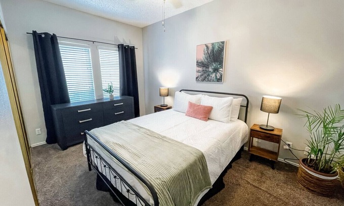 South Side Apartment | Inviting 1-Bedroom Texan Home with Family & Pet Amenities