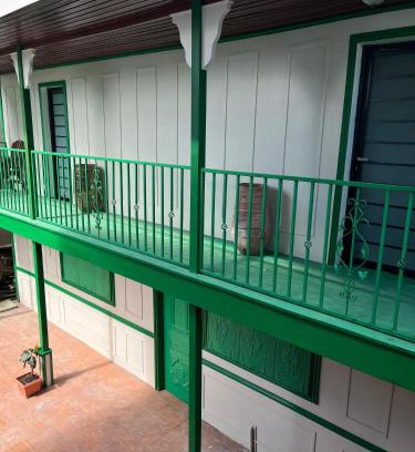 Noord Apartment | Unique Wolf Apartment - Guest Rated 9/10 for Comfort
