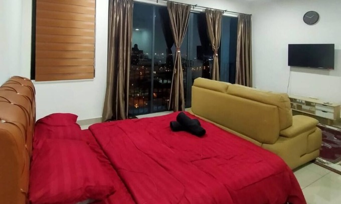 Shah Alam Apartment | Welcoming Stay at P. Daisey Studio Suite @ Trefoil