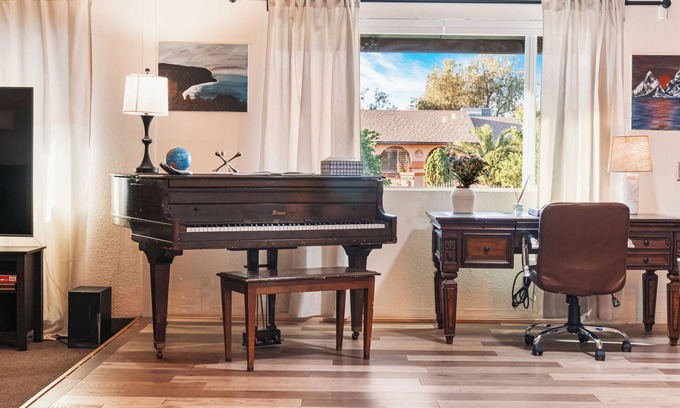 Deer Valley House | Inviting Atmosphere in North Phoenix with Family-Friendly Amenities