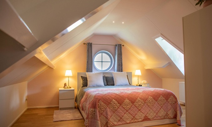 Epe Bed & Breakfast | Inviting B&B Retreat Near the Woods for Romantic Getaways