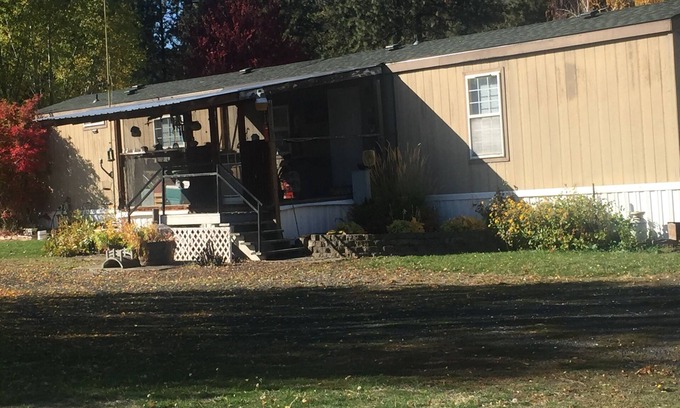 Wellpinit House | Peaceful Rustic Retreat with Lake Views and Pet-Friendly Perks