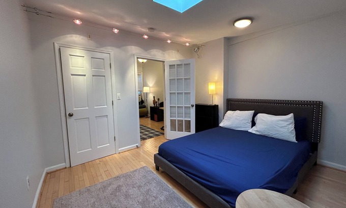 Canton House | Inviting 2-Bedroom Townhome in Baltimore with Kitchen